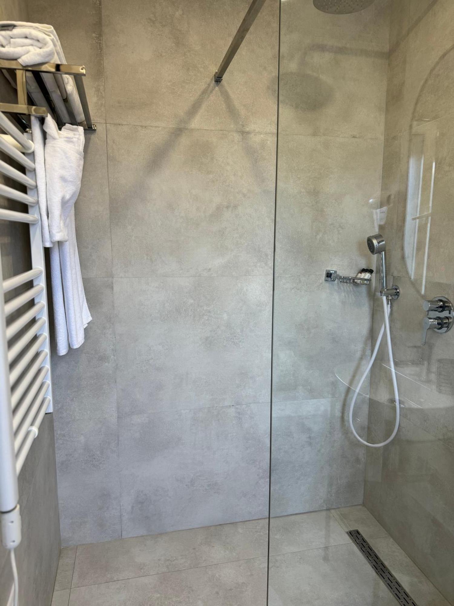 L'Hotel Tirana Zewnętrze zdjęcie